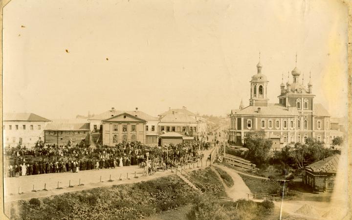 Вид на часть города Переславля-Залесского с Сергиевским мостом, Сергиевской церковью, Семеновской улицей