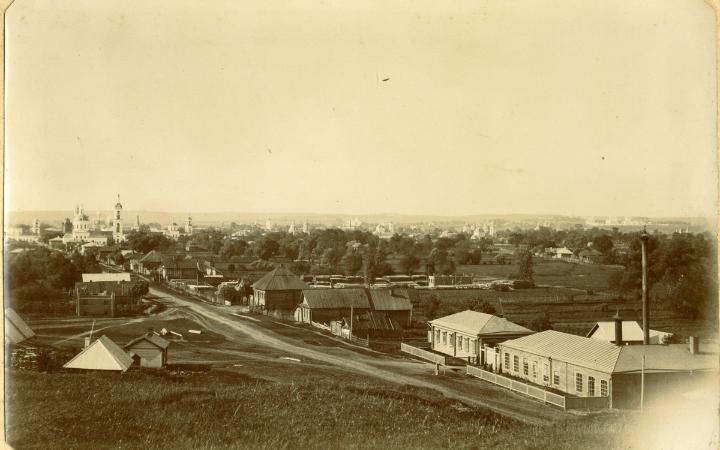 Вид на часть города Переславля-Залесского с Владимирской улицей, литейным заводом, справа с церковью Иоанна Предтечи и с другими церквями города