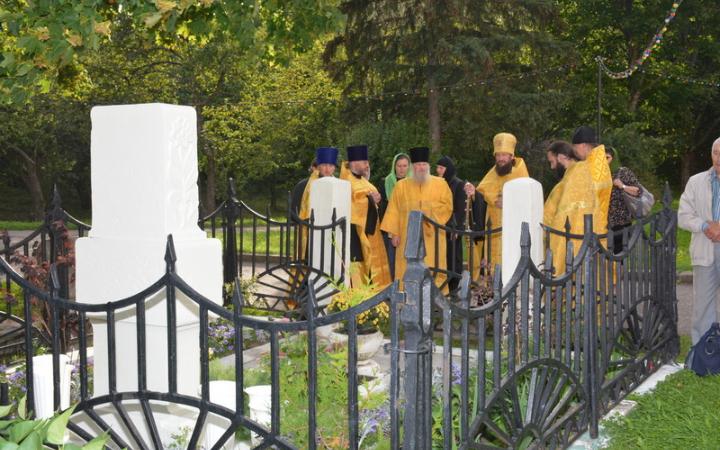 Заупокойная лития на могиле Д.Н. Кардовского